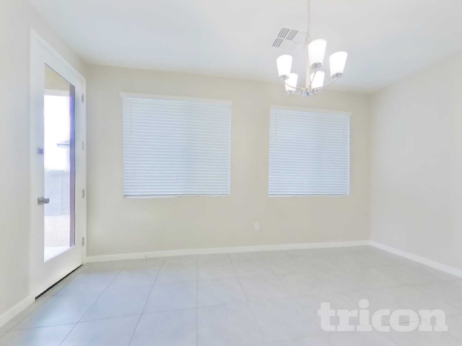 Building Photo - 1349 N Parkcrest