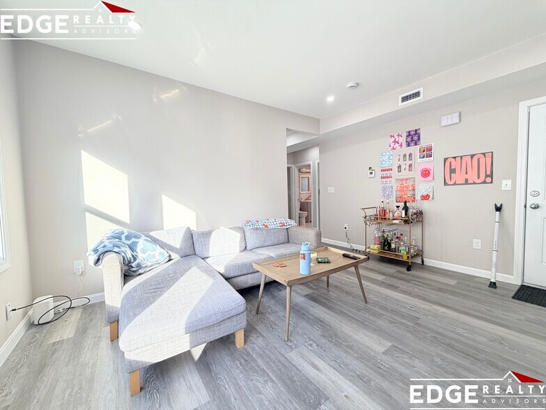 Building Photo - 39 Long Ave