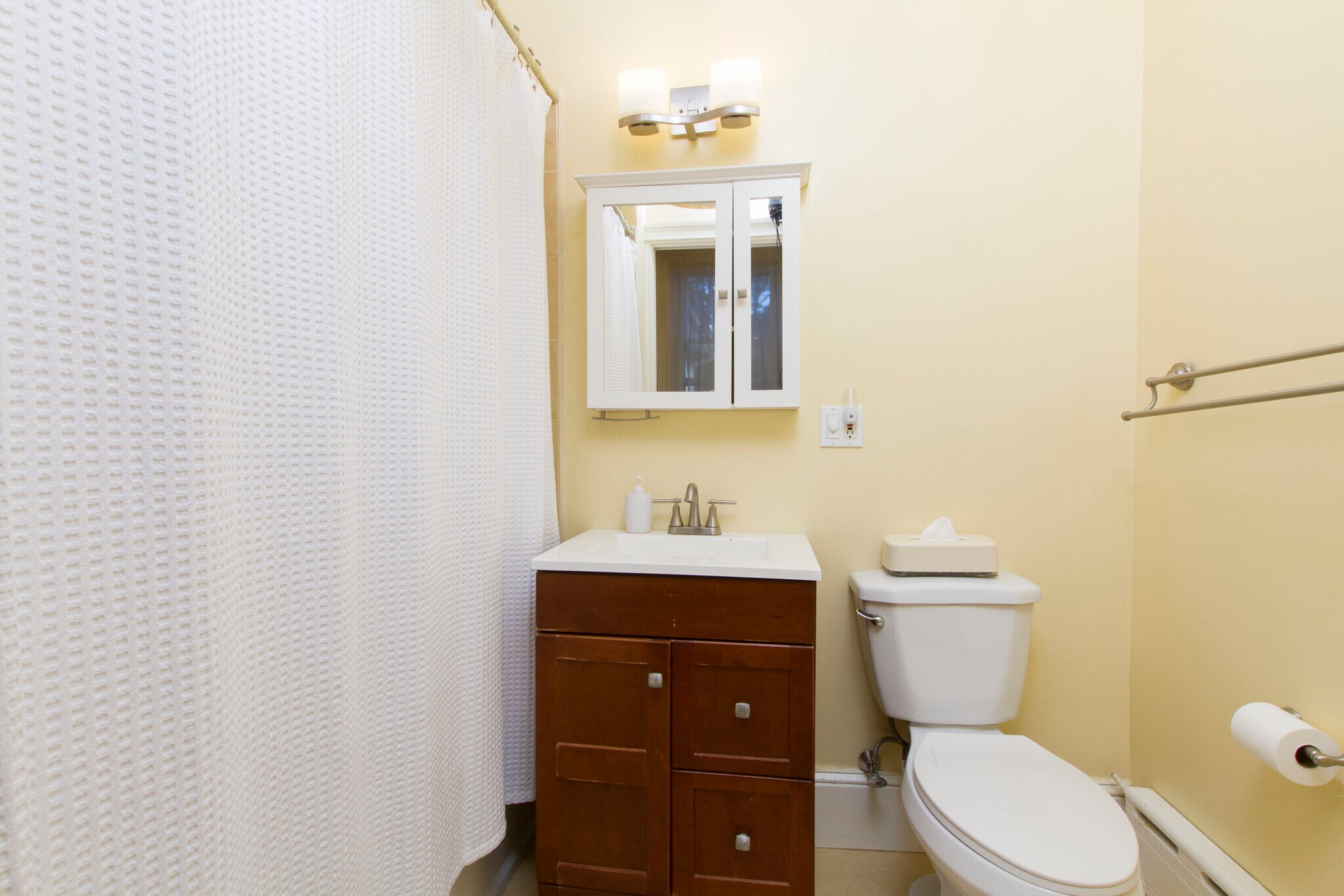 Building Photo - 95 Coggeshall Ave