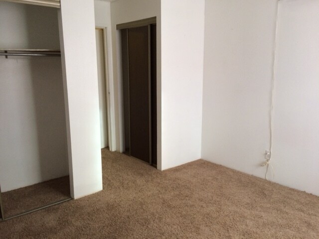 Building Photo - 1150 Golden Cir