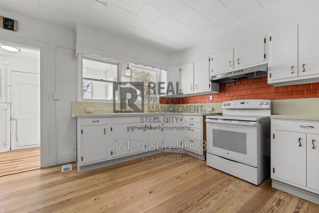 Building Photo - 1530 33rd Ln