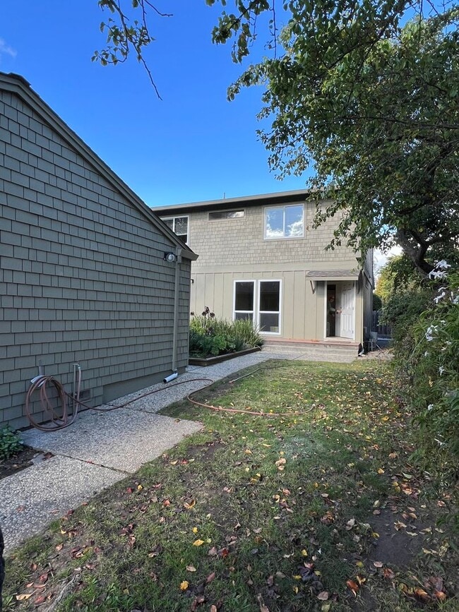 Building Photo - 4235 Grace St