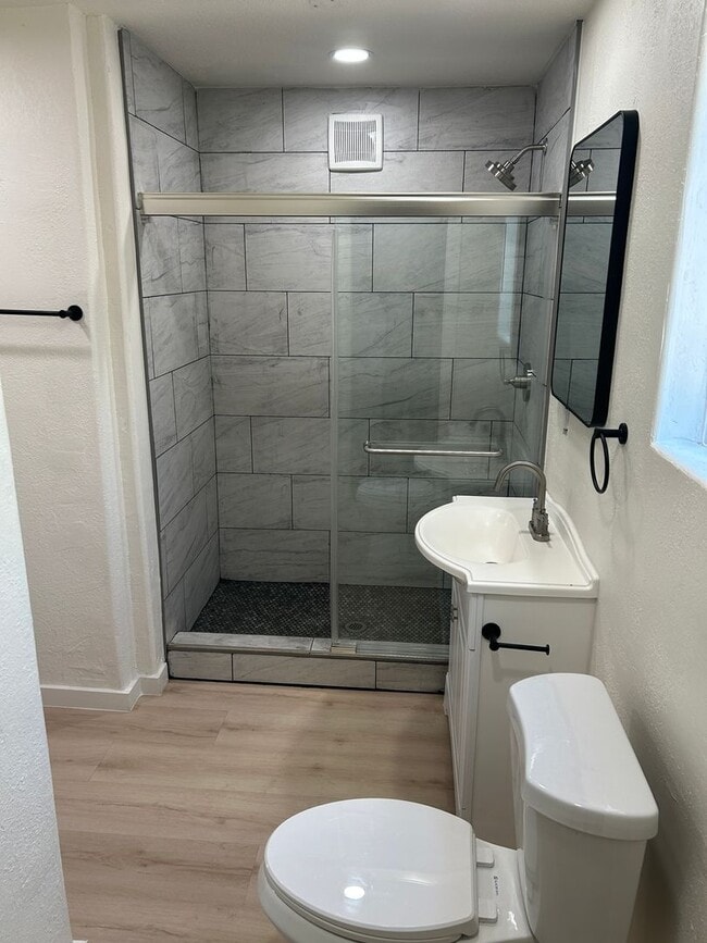 Building Photo - Move in Special!!  $500 off your first month for a lease signed by August 15, 2026 !!!Single leve...