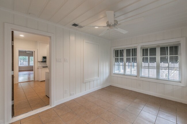 Building Photo - PRETTY HOME NORTH OF THE BRICKS in the CUL...