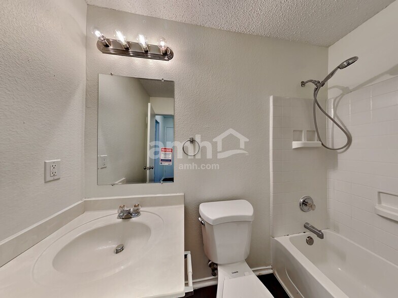 Building Photo - 10136 High Eagle Trail