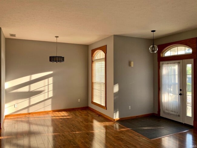 Building Photo - 1209 W Aspen Ct
