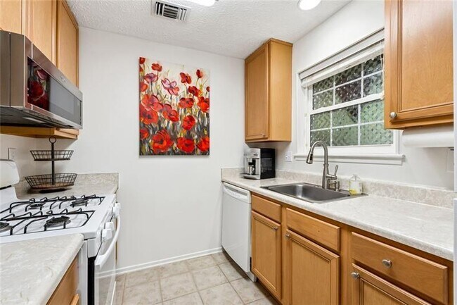 Building Photo - 6808 Glenridge Dr