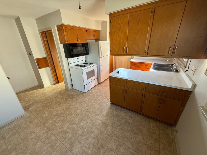 Kitchen - 1430 Eder Ln