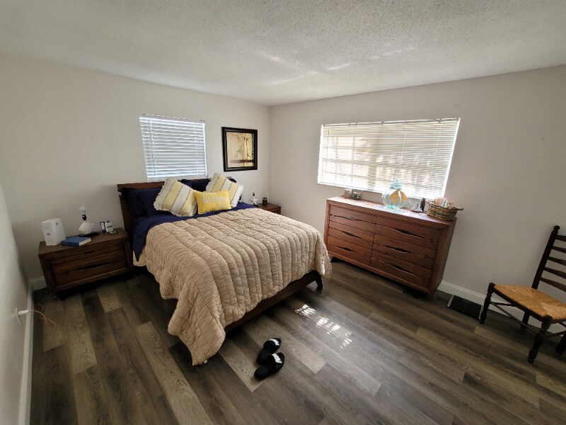 Building Photo - 224 SE 9th Ave