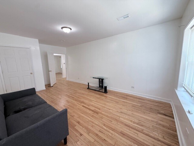 Building Photo - 834 N Christiana Ave