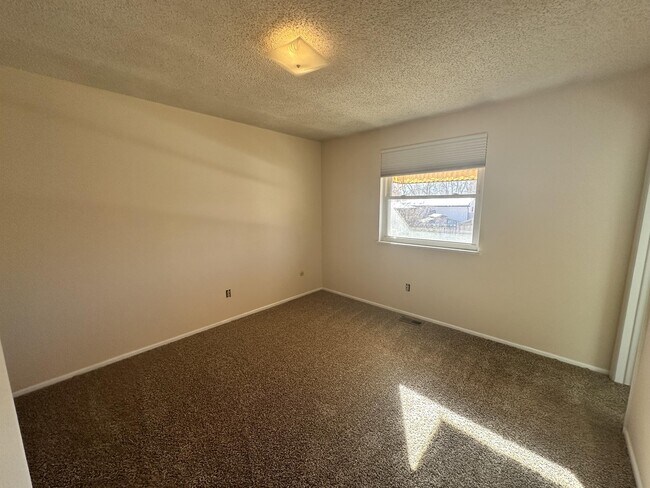 Building Photo - 11028 W Arizona Ave
