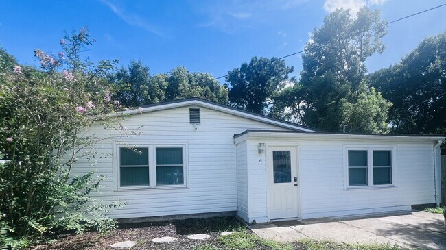 Primary Photo - 4 Highland Dr NW
