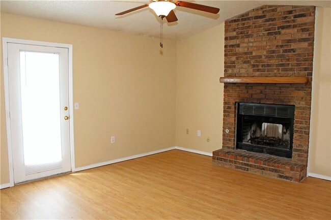 Building Photo - 3804 W Locust St