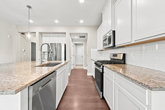 Building Photo - $2,495.95- 3 Bed, 3 Bath Condo in Aurora with In Unit Laundry!