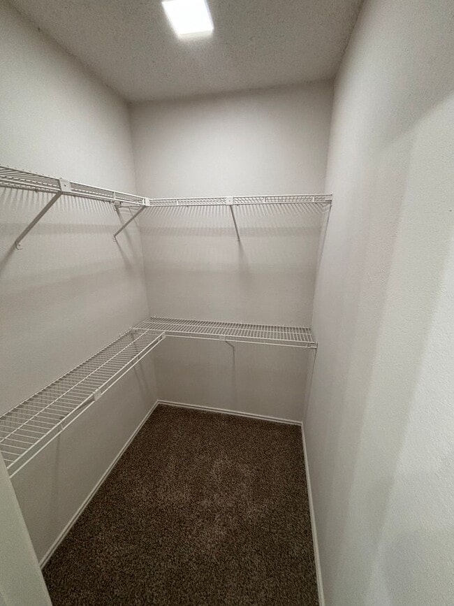 Building Photo - Great Location!