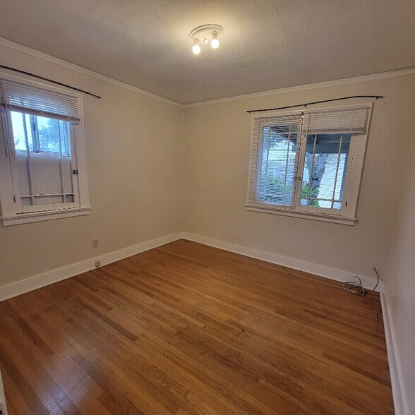 Building Photo - 638 W Madrone St