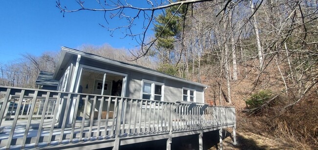 Building Photo - Large 4 Bedroom House On Hwy 105