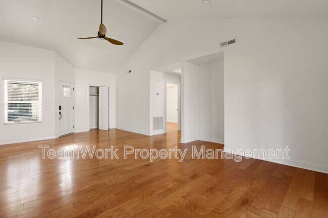 Building Photo - 1127 Snap Dragon Ct