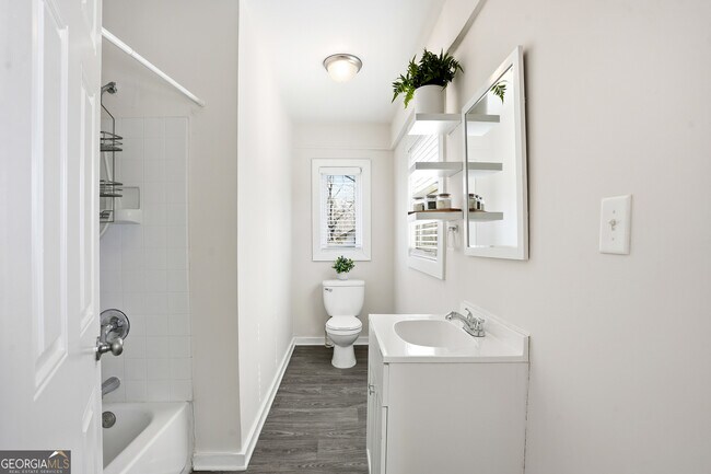 Building Photo - 310 Patterson Ave SE