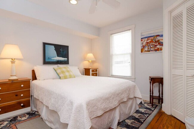 Building Photo - 8 Sunset Ave