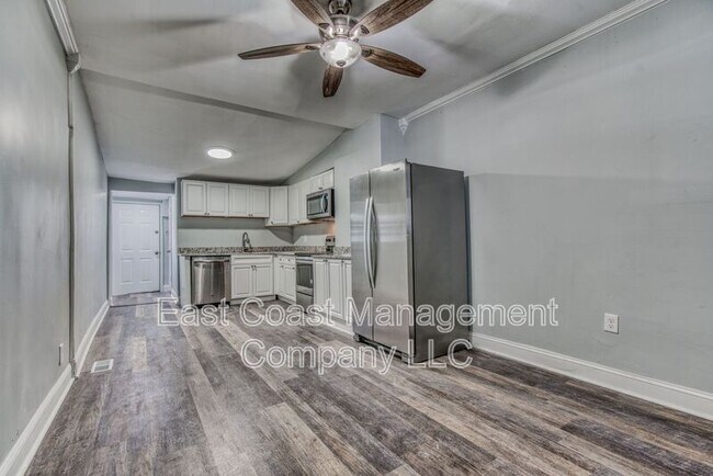 Building Photo - 1253 Sargeant St