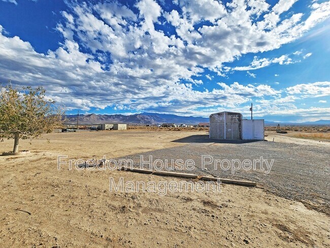 Building Photo - 3741 Malibou Ave