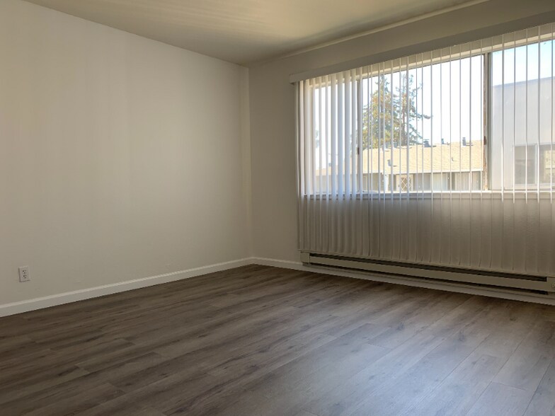Building Photo - 729 Highland Ave