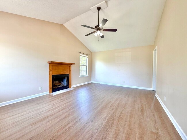 Building Photo - 1215 Marla Dr