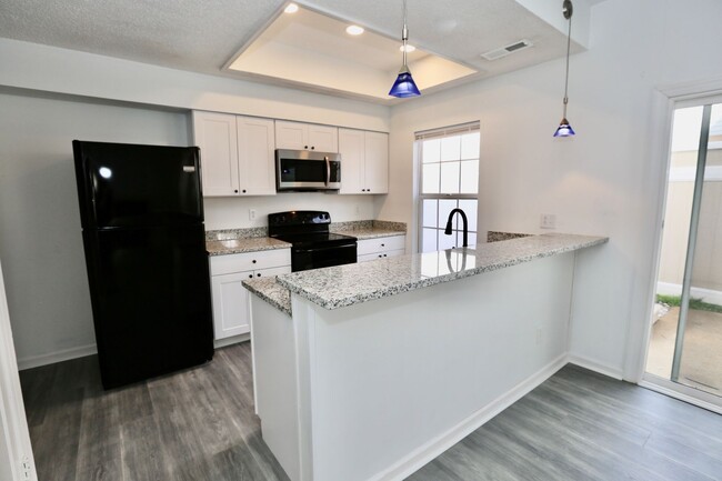 Building Photo - Updated Chimney Hill Condo Available 03-25...
