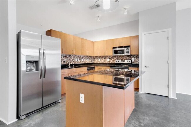 Building Photo - 560 Dutch Valley Rd NE