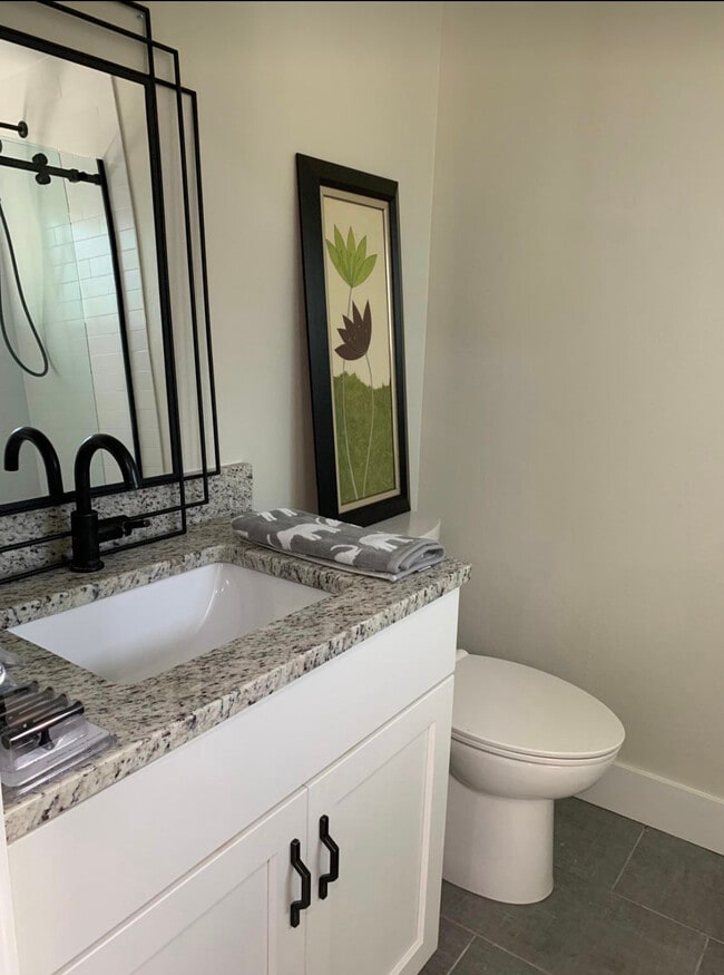 Building Photo - 413 S Melville Ave