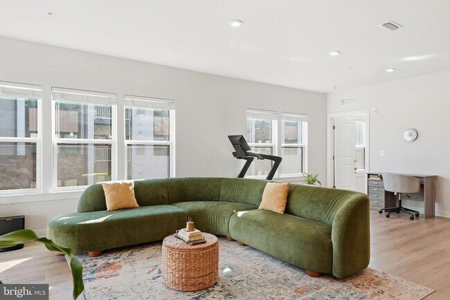 Building Photo - 46294 Mount Milstead Ter