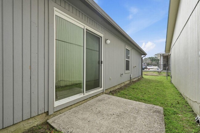 Building Photo - 5 Kelly Way