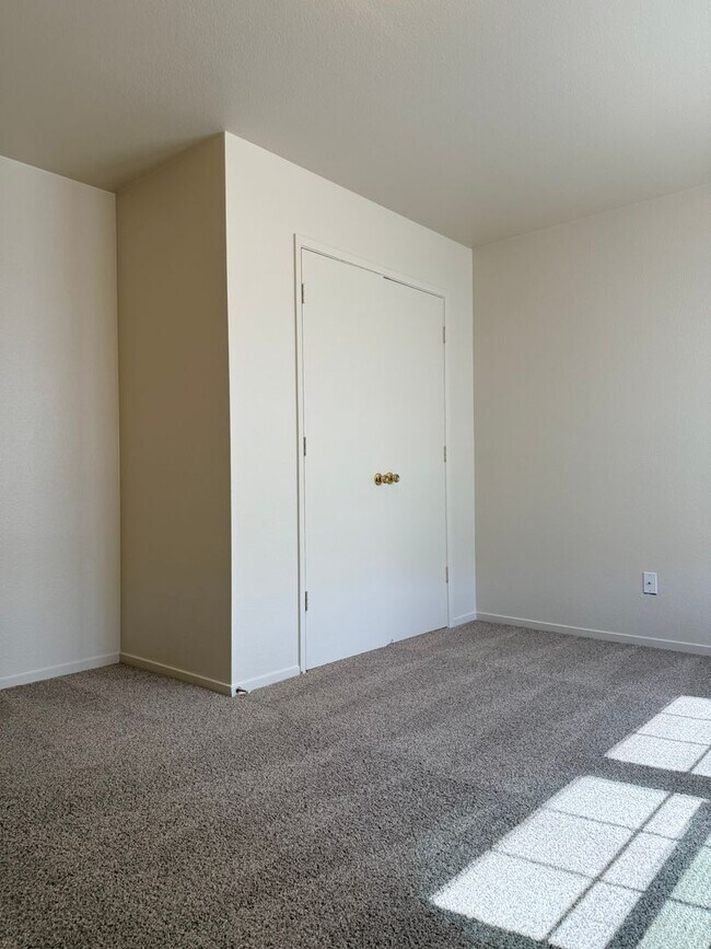 Building Photo - 1277 Sunrise Dr