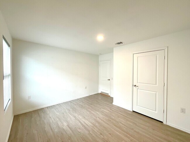Building Photo - 615 Bean Bnd