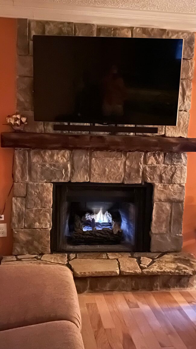 Gas logs - 229 Quail Run