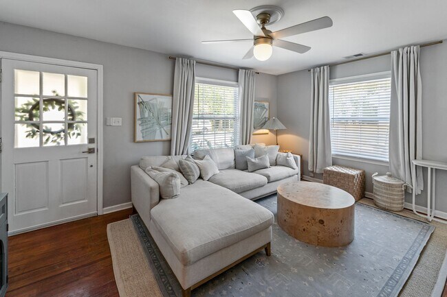 Building Photo - Charming Parkside 2-Bedroom Home Near Daffin Park with Fenced Yard & Patio