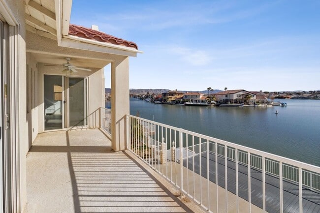Building Photo - 18075 Lakeview Dr