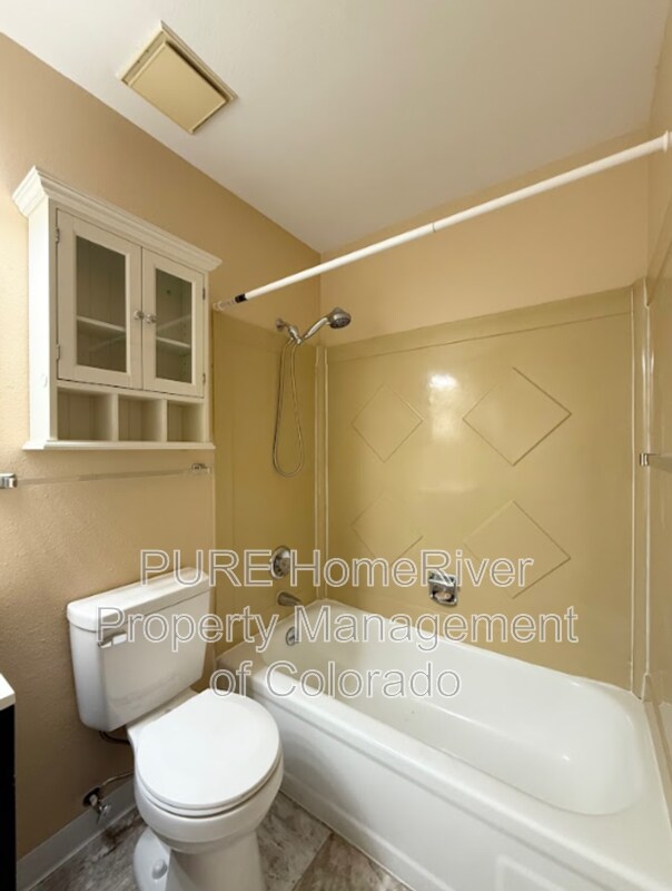 Building Photo - 6590 Delmonico Dr