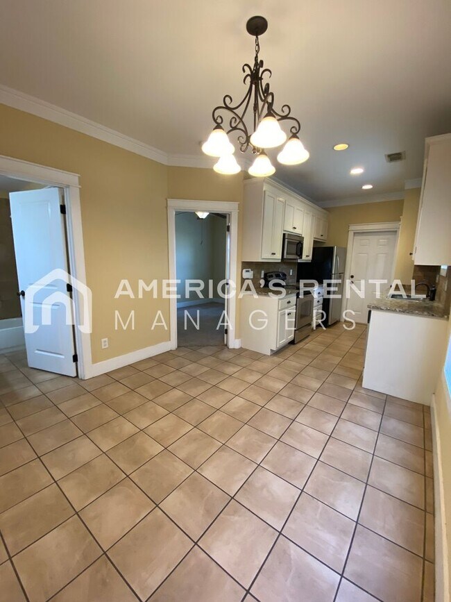 Building Photo - Townhome For Rent in Tuscaloosa!! COMING SOON!