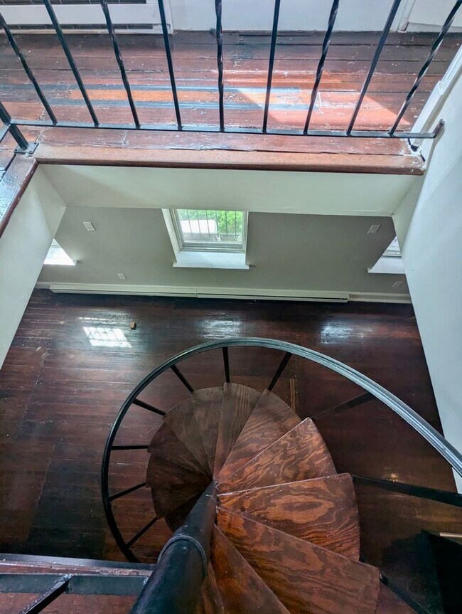 Building Photo - 609 N 11th St