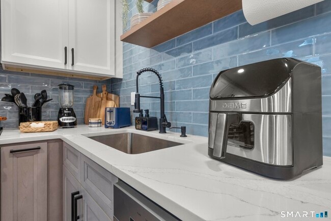 Building Photo - 1742 Boston Post Rd