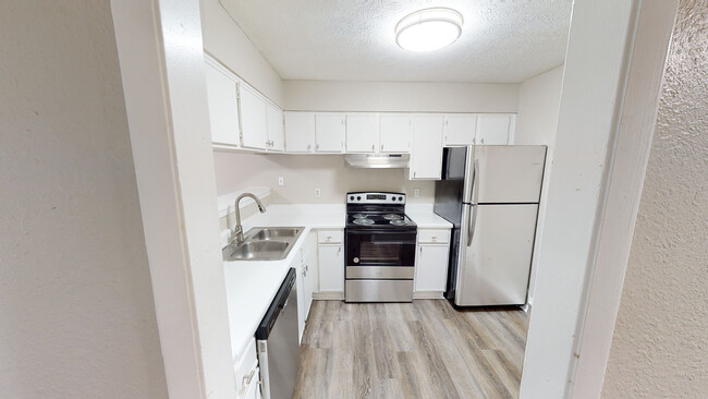 Kitchen - 2000 Oasis Apartments