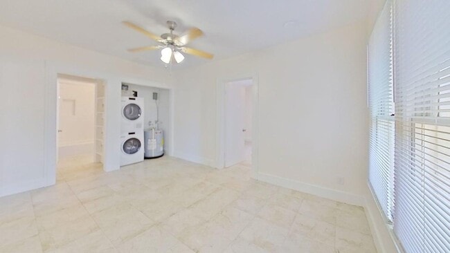 Building Photo - 1BR/1BA + Bonus Room Near Downtown St. Pete | 768 Sq Ft