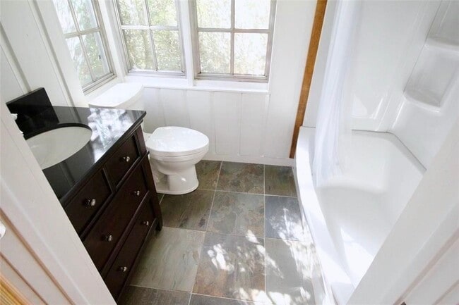 Building Photo - 4628 Roseneath Dr