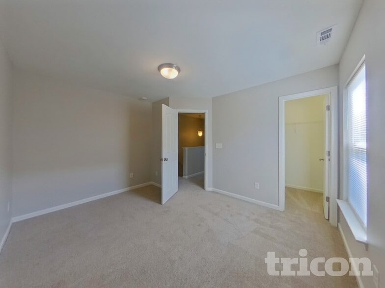 Building Photo - 345 Hunslet Cir