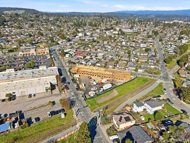 Building Photo - 820 Almar Ave