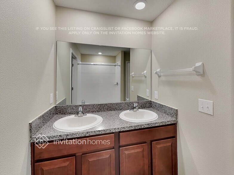 Building Photo - 5140 White Chicory Dr