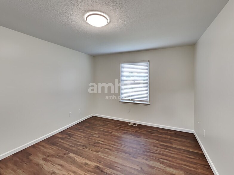 Building Photo - 388 Shamrock Ln