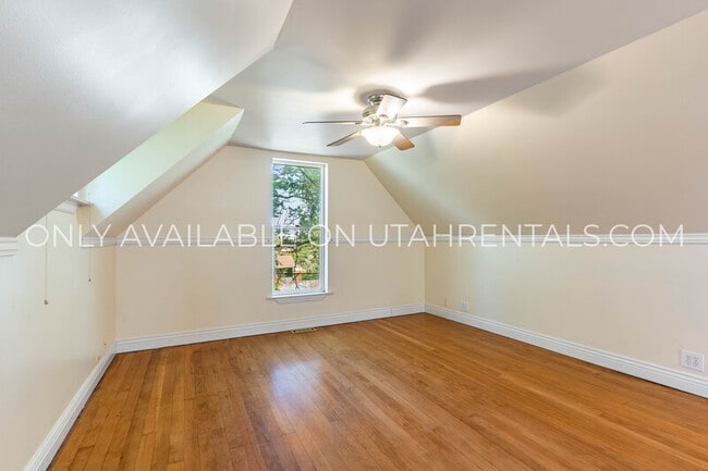 Building Photo - 10470 S Columbine Cir